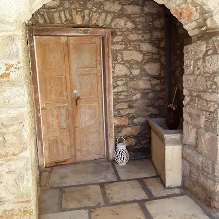 Apartmán Ermoupolis 1834 Traditional Stone Yard House Ermupoli