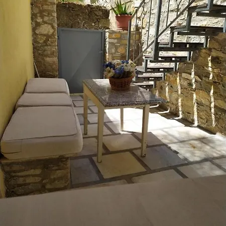 Ermoupolis 1834 Traditional Stone Yard House Апартаменты *