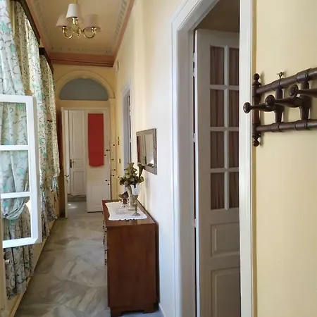 Ermoupolis 1834 Traditional Stone Yard House Апартаменты