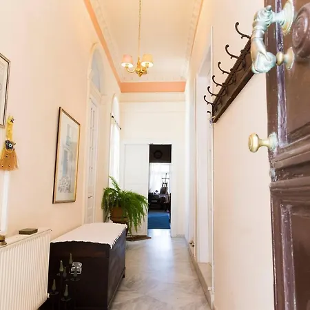 Апартаменты Ermoupolis 1834 Traditional Stone Yard House