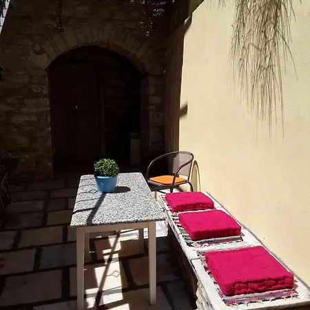 Ermoupolis 1834 Traditional Stone Yard House Апартаменты *